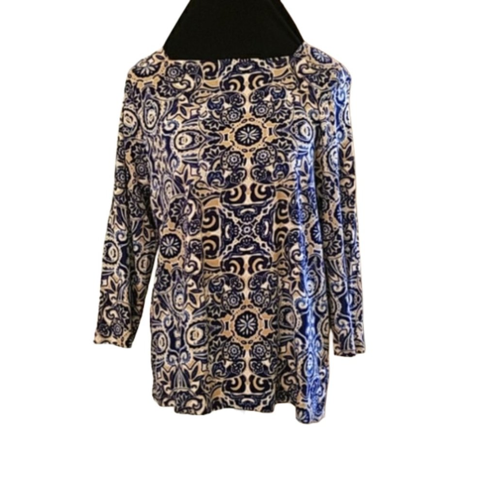 🌺 Chico's Blue and White Patterned Top XL